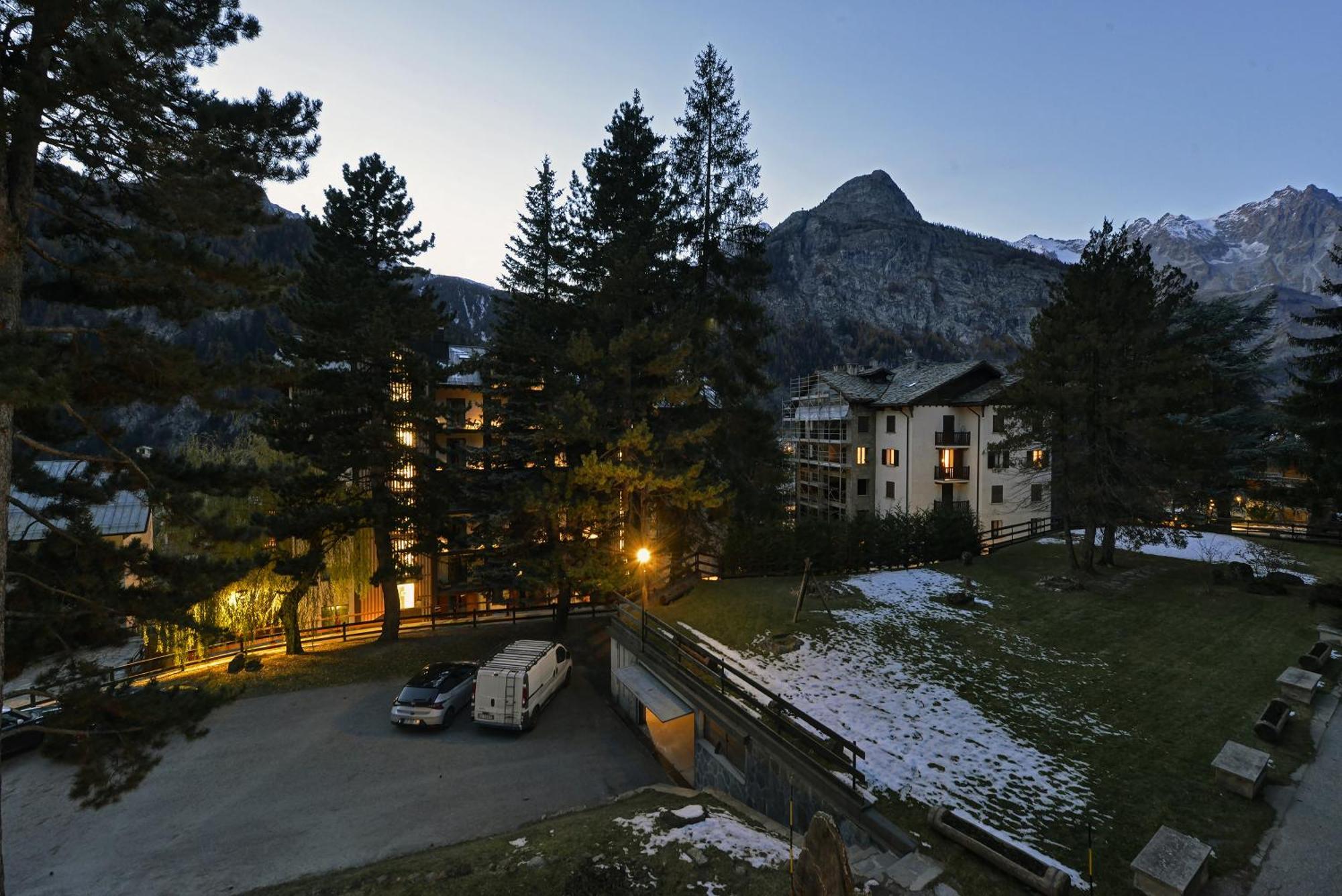 Dulci Du Mont Blanc Apartment Courmayeur Ngoại thất bức ảnh